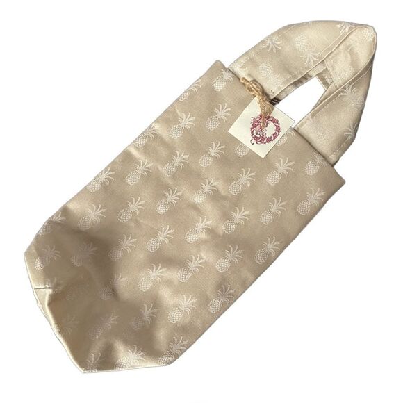 Handmade Cream Colored Cloth Wine Bottle Gift Bag w/Pineapple Designs - Picture 2 of 11